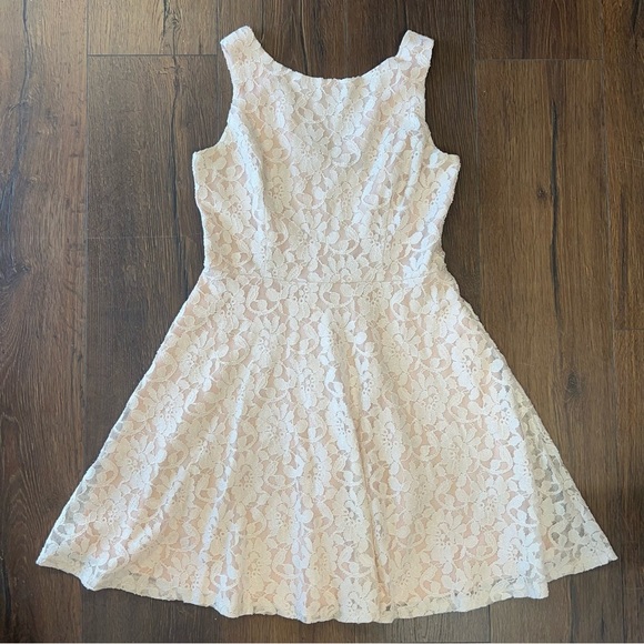Speechless lace overlay dress SZ LG - Picture 1 of 4